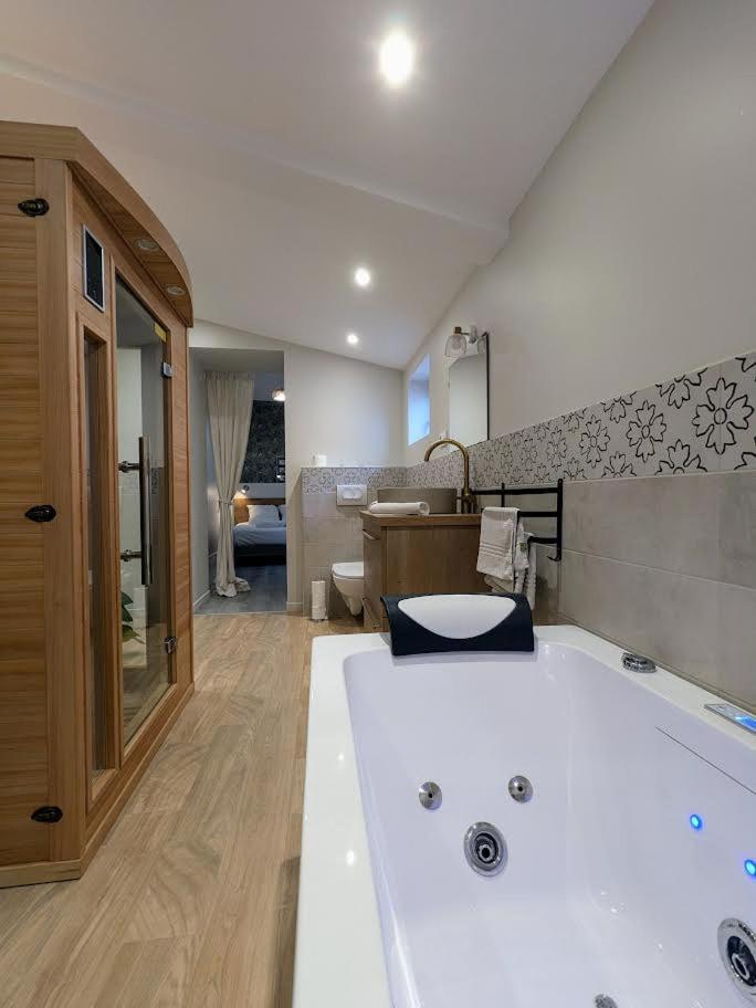 Le Boheme, Sauna & Spa Riorges Dış mekan fotoğraf